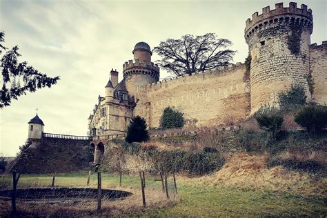  The Haunted Chateau: Journey into French Folklore and its Chilling Legacy